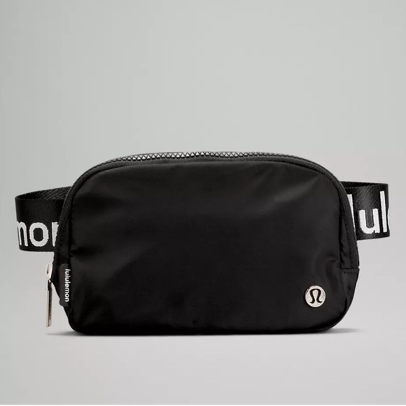 NWT Lululemon Everywhere Belt Bag Wordmark - Picture 3 of 7